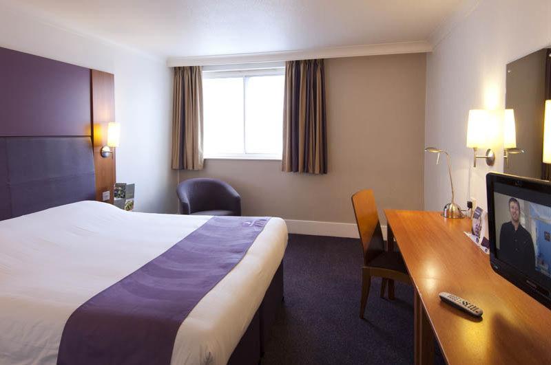 Premier Inn Bristol East Emersons Green Coalpit Heath 외부 사진